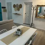 Casa Adelfas
